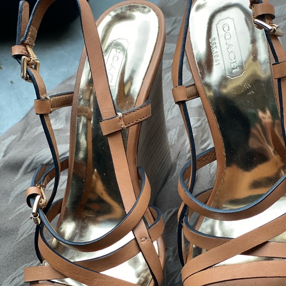 Tan coach wedges size 5.5 - Picture 2 of 5